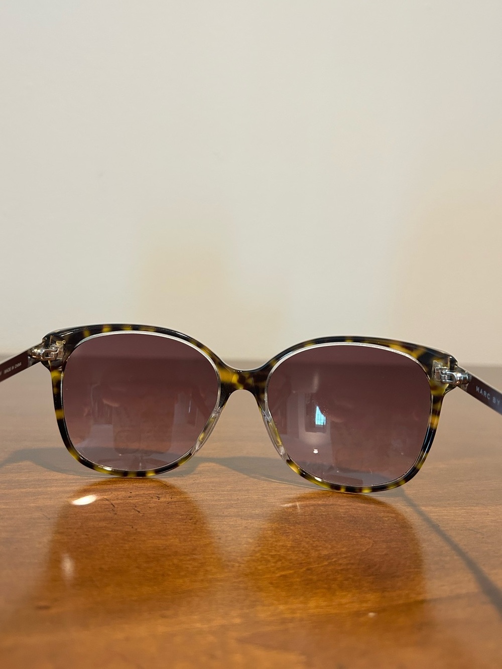 EUC Marc by Marc Jacobs Frame Sunglasses - Picture 4 of 7